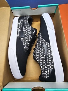 Talla 12 - Zapatos de skate Nike SB Charge de lona negros/grises/blancos de caña baja CK4196-004 - Imagen 1 de 6