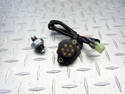 Suzuki DL650K 2006 04-06 VSTROM DL650 presión de aceite sensor de posición de engranaje neutro Foto 1 de 4