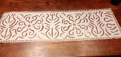 1 CHEMIN DE TABLE ANCIEN  jours et broderies main  - Photo 1/4