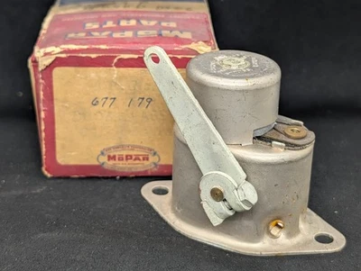 NOS 35-48 CHRYSLER DESOTO 35-50 DODGE PLYMOUTH 6 CILINDROS SISSON CARBURADOR ESTRANGULADOR Foto 1 de 4