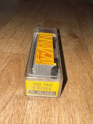 N Scale Model Power 3442 40ft Cattle Car Union Pacific #294739 New - Image 1 of 3
