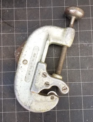 Vintage RIDGID TOOL  No 20 Screw Feed Tubing/Pipe Cutter - Image 1 of 4