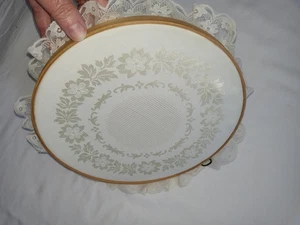 VTG Wood Frame Embroidery Hoop Lace Edge Leaf Floral Design Around Aida Cloth - Picture 1 of 4