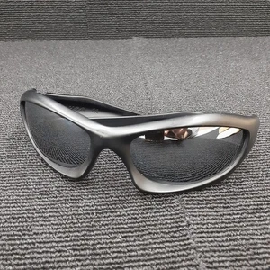 OAKLEY Model number: MONSTER DOG Sunglasses color Black from japan pre-owner - Picture 1 of 7