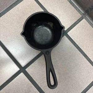 Vintage Lodge Cast Iron MPR Small Double Spout 2 Cup Ladle Melting Dipper Pot - Picture 1 of 4