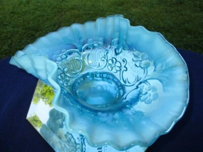 ANTIQUE 1898 FLORA BEAUMONT BLUE OPALESCENT GLASS BOWL Foto 1 de 4