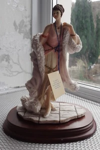 The Leonardo Collection Figurines Elegance - 1995 24 x 19 x 14 cm with tag - Picture 1 of 4