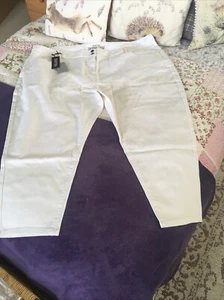Womans Size 32 White Cropped Jeans - Picture 1 of 10