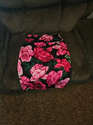 Women's Skirt, mid length, Stretch, Black, Red & Pink, See Pics - Imagem 1 de 4