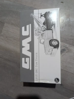 First Gear 1958 GMC 1:34 Tow Truck Silver & Black 19-0018 Diecast N8 - Image 1 of 4