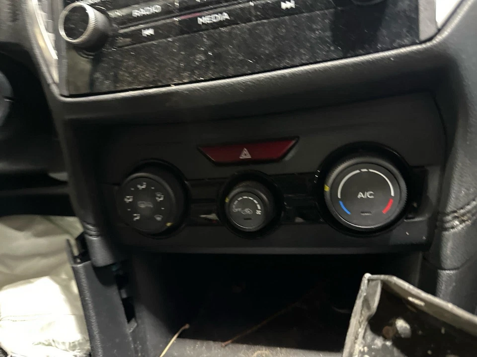 19 SUBARU XV CROSSTREK Temperature AC Heater Climate Control - Image 1 of 1