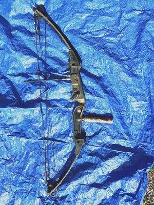 Bear Magnum Hunter Compound Bow Vintage Archery Bowhunting Hunting Camouflage - Image 1 of 4