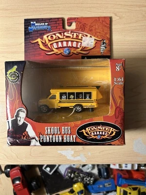 Máquinas musculares Ford F-350 autobús escolar pontón bote Monster Garage  Foto 1 de 4