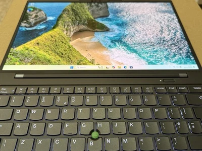 Thinkpad X1 Carbon Gen 11 - i7 - 16GB RAM - 512GB SSD - OLED- 2027 Warranty - Image 1 of 4