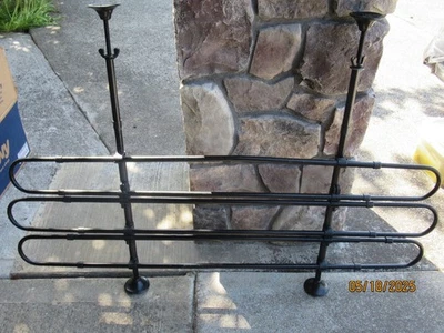 Barrera metálica para perros PetSafe, divisor de vehículos con puerta para mascotas para automóviles, minivans Foto 1 de 2