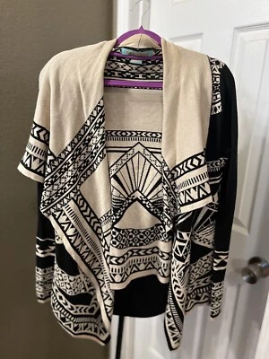 Cárdigan Abierto Tomate Volador Suéter Beige Y Negro Patrón Azteca Pequeño Foto 1 de 2