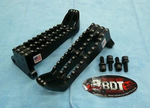 SUZUKI LT-R450 LT-R450Z QUADRACER BDT BLACK BILLET FOOT PEG SET CLEAT DESIGN NEW - Foto 1 di 8