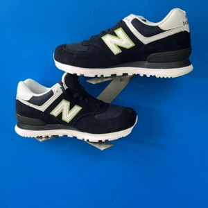 New Balance 574 Talla 8.5 EE. UU. Negro SW574SNG Mujer Core Lifestyle Clásico Correr - Imagen 1 de 6