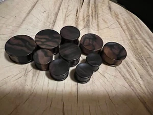 PAR CÓNCAVO HIERRO MADERA TAPONES TÚNELES MEDIDORES CALIBRE MADERA ORGÁNICA TAPÓN D. LLAMARADA - Imagen 1 de 4