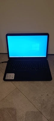 Dell Inspiron 3737 - Core i3 - 17 pollici - 256 GB SSD - 8 GB RAM - computer portatile portatile - Immagine 1 di 4