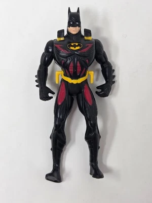 Figura de acción Kenner 1995 DC Comics Batman traje negro y rojo con cinturón amarillo Foto 1 de 4
