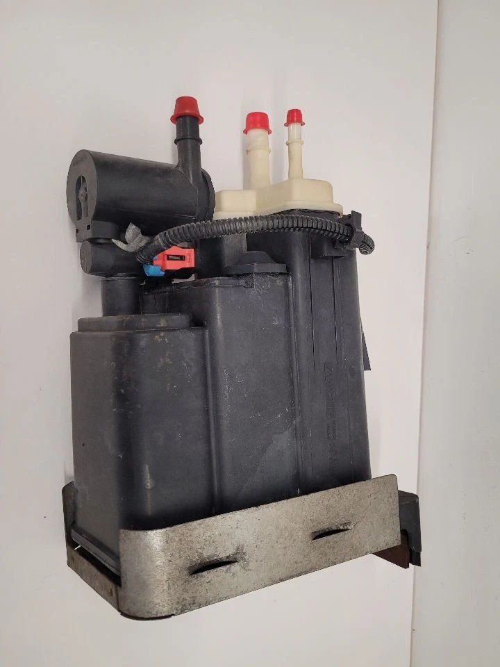 2006-2011 CHEVROLET HHR Fuel Vapor Canister 22728653 06-11 - Image 1 of 4