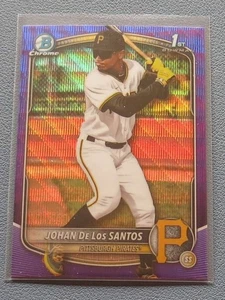 2025 Bowman #BCP-163 Johan De Los Santos Chrome Prospects 1a onda viola /250 - Foto 1 di 3