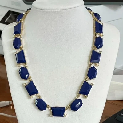 J. Collar Crew Imitación Piedras Lapislázuli con Acentos de Cristal Tono Dorado Elegante Clásico Foto 1 de 4