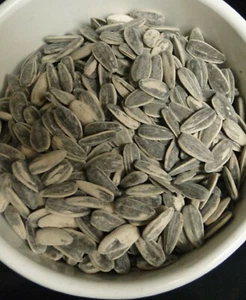 Sunflower Seeds With Shell Dry Roasted and Salted 1.8kg (1800g) - Picture 1 of 1