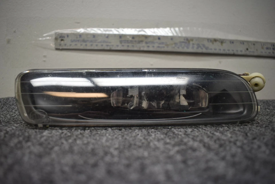 2001-2005 BMW 330I RIGHT SIDE FOG LIGHT FACTORY OEM - Image 1 of 4