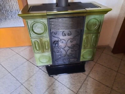 kaminofen gebraucht € 400 aussen Kacheln Farbe grün  B91cmxH84cmxT43cm - Bild 1 von 2