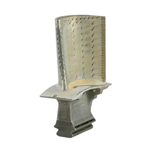 High Pressure Jet Engine Turbine Blade With Film Cooling Holes - For Collectors - Picture 1 of 7