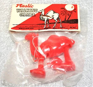 Juguete Caminante Rampa Camello Rojo Plástico Hong Kong De Colección Años 60 Nuevo Sin En Caja Paquete de Reedición - Imagen 1 de 2