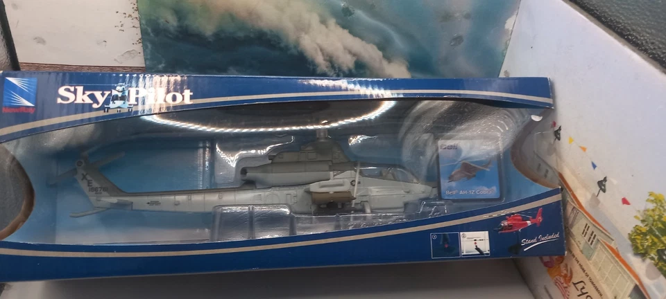 HÉLICOPTÈRE BELL AH 1Z COBRA US ARMY NEUF 1/55° NEW RAY 26123 - Photo 1/4