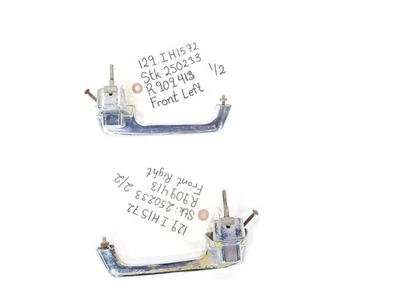 Manija de puerta exterior International 1110 1972 OEM desgaste normal  Foto 1 de 4