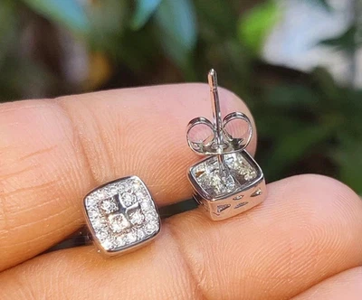 Aretes con racimo de diamantes de corte redondo de 1 quilate enchapados en oro blanco de 14 K Foto 1 de 4