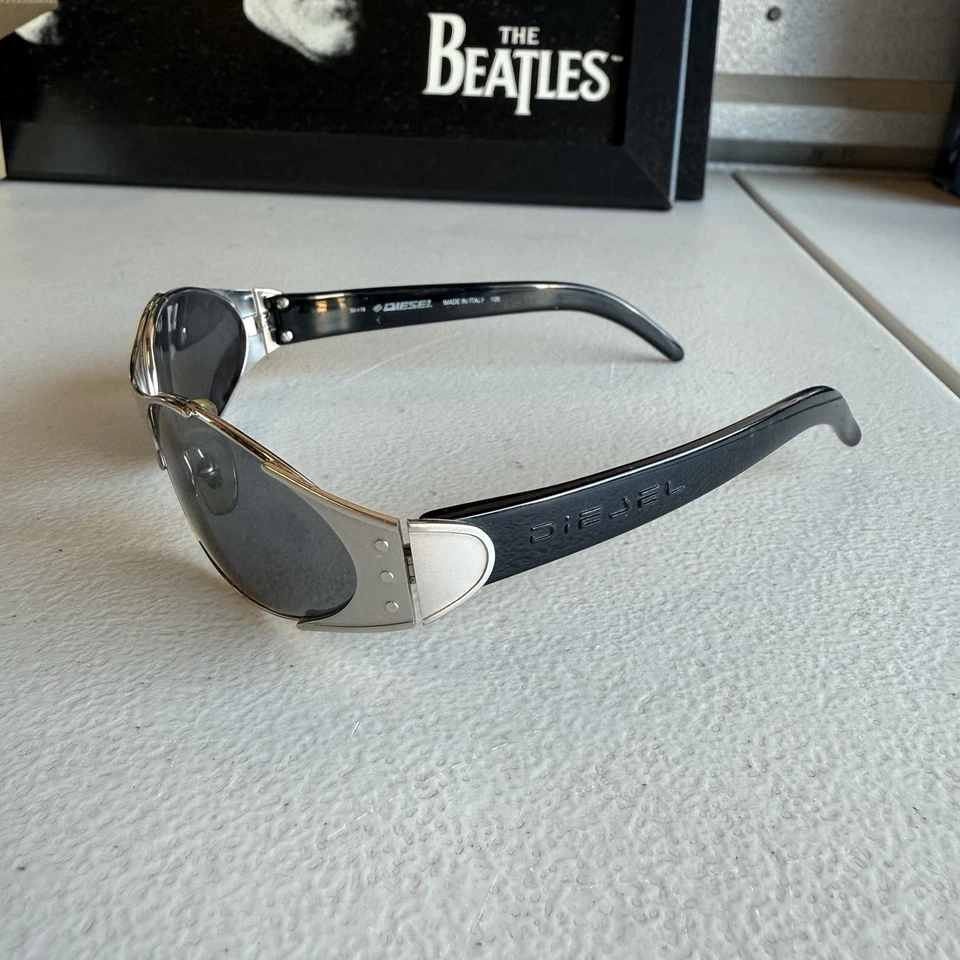 Diseñador Diesel Vintage Años 90 SCUD TALLA6 59-19-125 Matrix Futuristic Silver RARO Foto 1 de 4