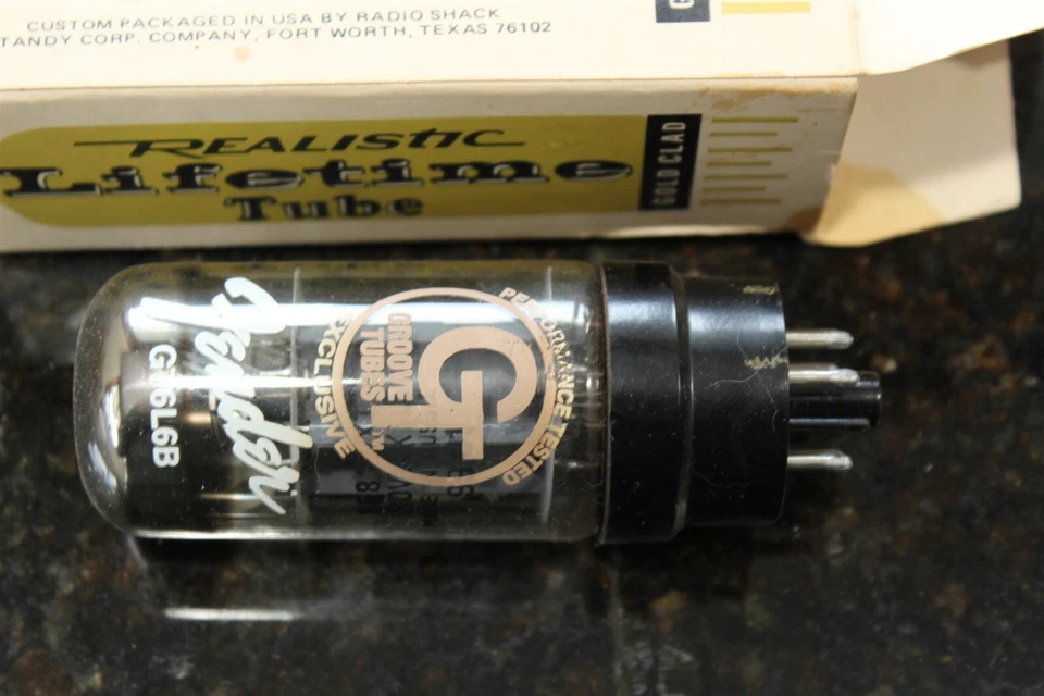 Tubo ranurado Fender vintage #GT6L6B en una caja de publicidad realista como no está probado Foto 1 de 4