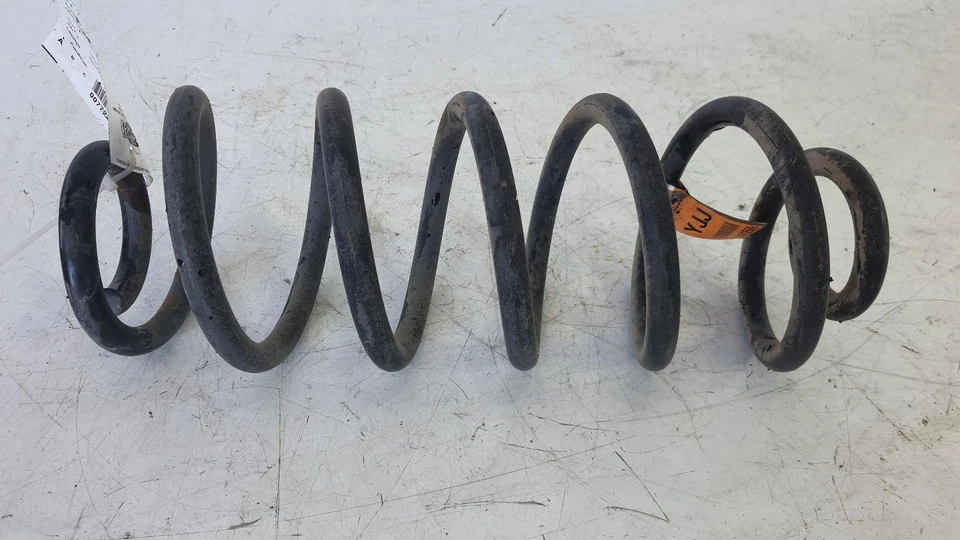 2000-2006 AVALANCHE SUBURBAN ESCALADE TAHOE YUKON Rear Coil Spring Rear - Imagem 1 de 1