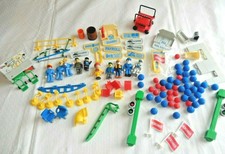 Rokenbok Building System Accessories 114 pieces Balls Lights Signs Workers