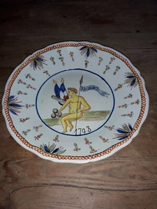 ANTICO PIATTO DI FIORI DI MAIOLICA FRANCESE SMALTATO DI LATTA 18 ° SECOLO - Foto 1 di 6