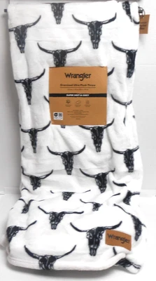 Manta blanca de gran tamaño Wrangler 70" x 60" calaveras de novillo negras Foto 1 de 2