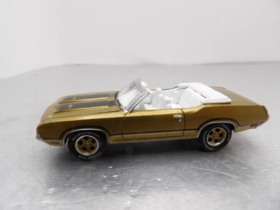1970 OLDSMOBILE 442 CONVERTIBLE         2008 GREENLIGHT MUSCLE CAR GARAGE   1:64 - Image 1 of 4