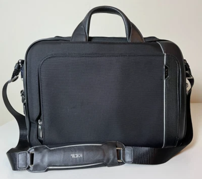 Tumi - Arrive "Sadler" - бриф - 1173251041 - портфель из черной ткани - Изображение 1 из 4