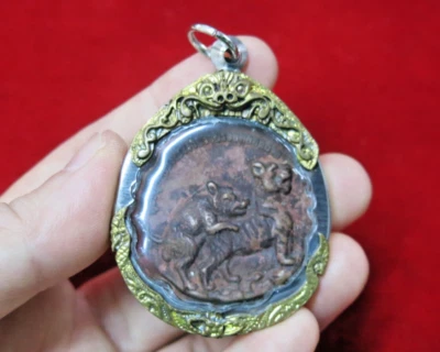 Colgante moneda tigre caballo cerdo Kruba Kampeng amor suerte prosperidad amuleto tailandés Foto 1 de 4