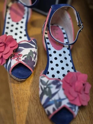 Sandalia floral Ruby Shoo 4 muy bonita Foto 1 de 4