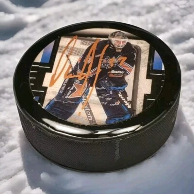 FOTO FIRMADA POR EL PORTERO OLAF KOLZIG DISCO VIRREY MFG. 🇨🇦 WASHINGTON CAPITALS NHL Foto 1 de 4