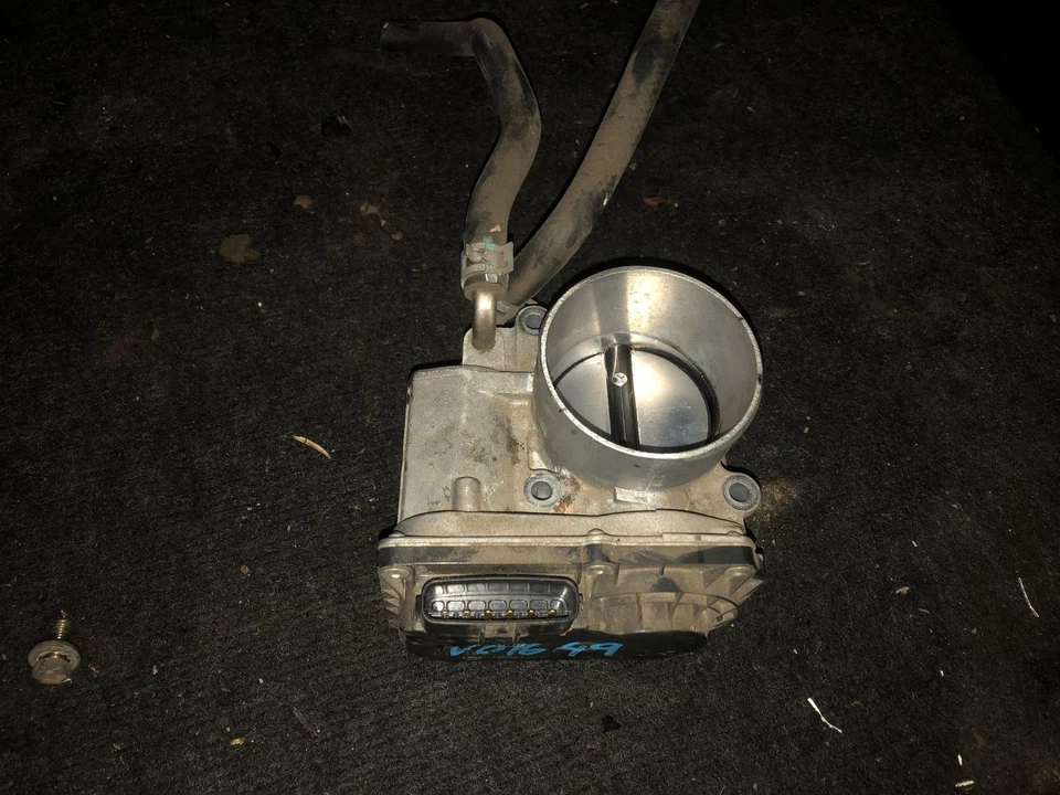 Toyota Spacia Throttle Body SR40 02/1998-12/2001 - image 1 of 4