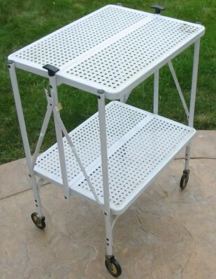 Carro de cocina MCM de colección 2 niveles malla metálica perforada W.P. Johnson Co plegable Foto 1 de 4