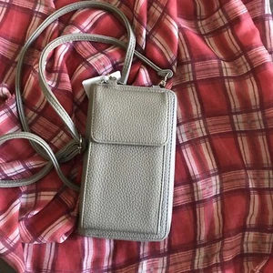 Damengeldbörse mit Handyfach + Loopingschal - Bild 1 von 6